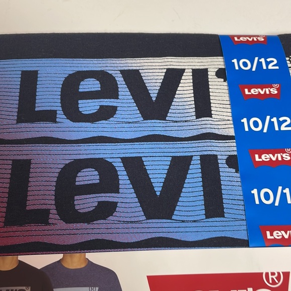 NWT Boys Youth 2 Pack Levi's Graphic Tshirts Size 10/12 - Picture 3 of 6